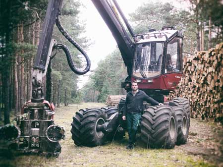 Michael Czok mit Holzvollernter